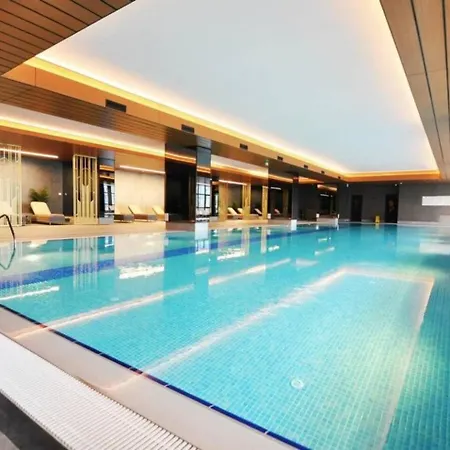 Gorgeous Corner Deluxe 1bd Condopoolviews! #133 Vakantiehuis Istanboel